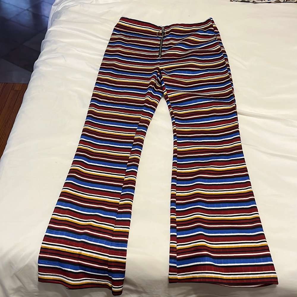 Stretchy cropped flare knot pants. Zipper front.
